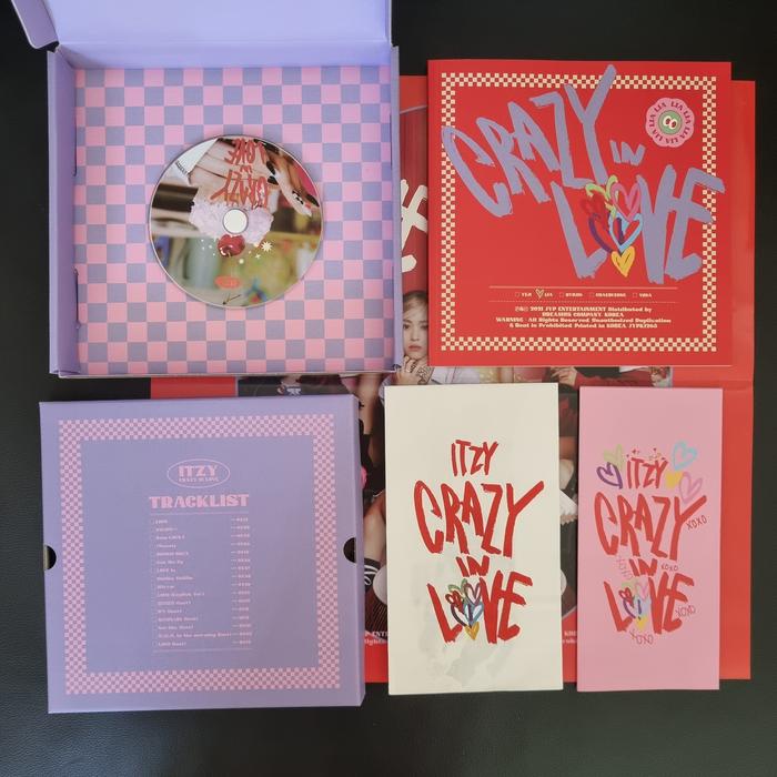 Gambar ITZY Crazy In Love Album Only - Merah/Red dari penguinmart undefined Tokopedia