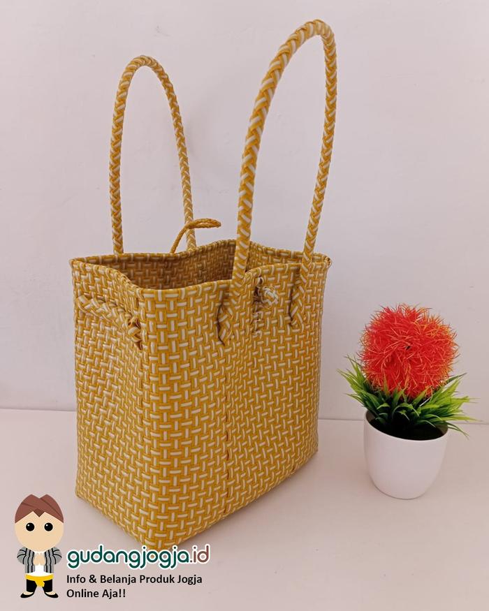 Gambar TAS ANYAM - TAS ANYAM JALI - TAS ANYAMAN PLASTIK KLASIK gudangjogja.id - LOREK KUNING, XS dari gudangjogjaid undefined Tokopedia