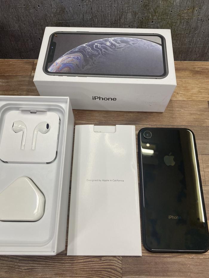 Apple iPhone XR ブラック 89%バッテリー 64ギガ