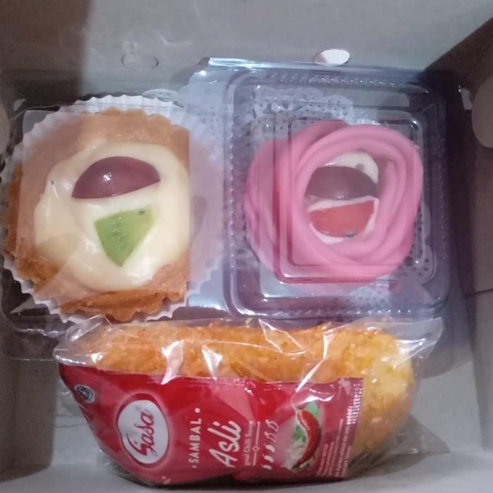Gambar Snack Box Kue Basah Jajanan Pasar Paket Snack Box - PAKET E dari universalmartsurabaya undefined Tokopedia