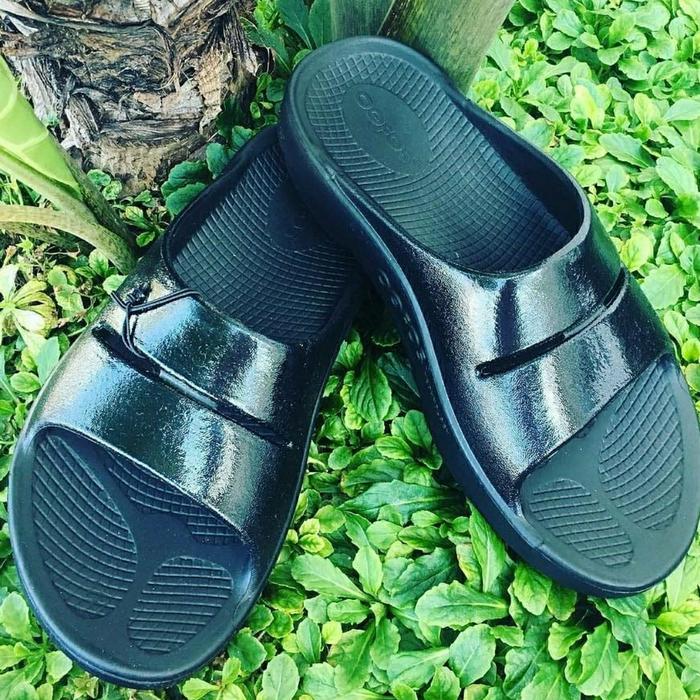 Gambar OOAHH LUXE OOFOS 100%ASLI SANDAL KESEHATAN PLANTAR FASCIITIS - Black, 40 dari Lilpoohbear shop undefined Tokopedia