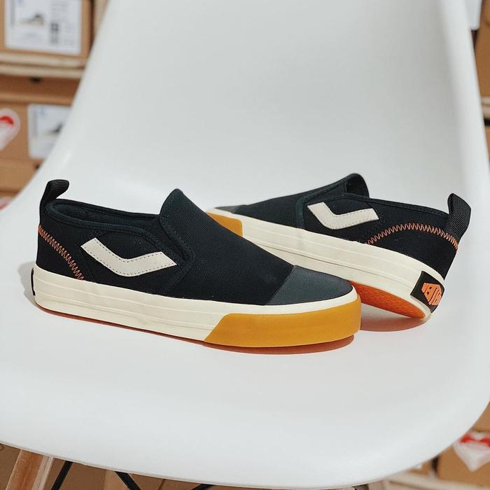 Gambar Sepatu Ventela Slip On Armor 100% Original Black - armor black, 37 dari nara shop id_NEW undefined Tokopedia