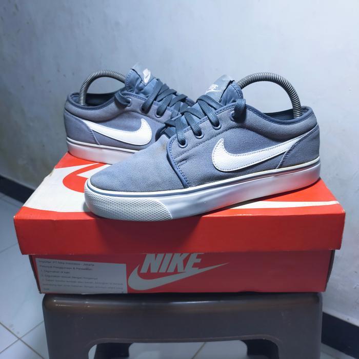 nike toki low