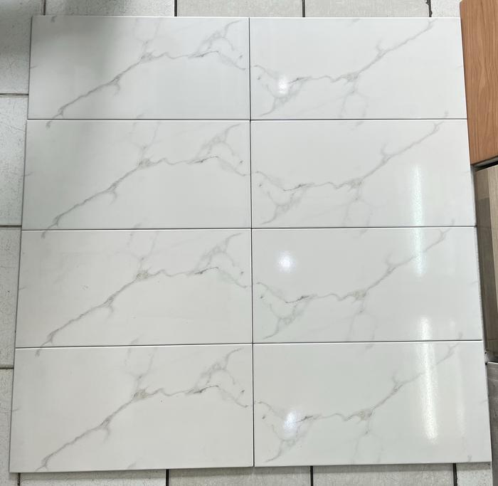 Jual KERAMIK DINDING KAMAR MANDI MOTIF WHITE CARRARA 25x50 - Jakarta