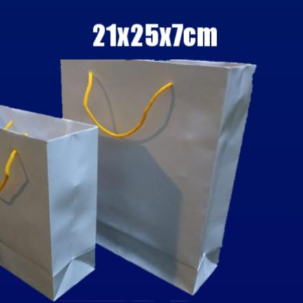 Gambar Paper Bag Putih Polos Banyak Ukuran / Tas Kertas ART Putih Perlusin - 21X25X7CM dari SuperPowers888 undefined Tokopedia