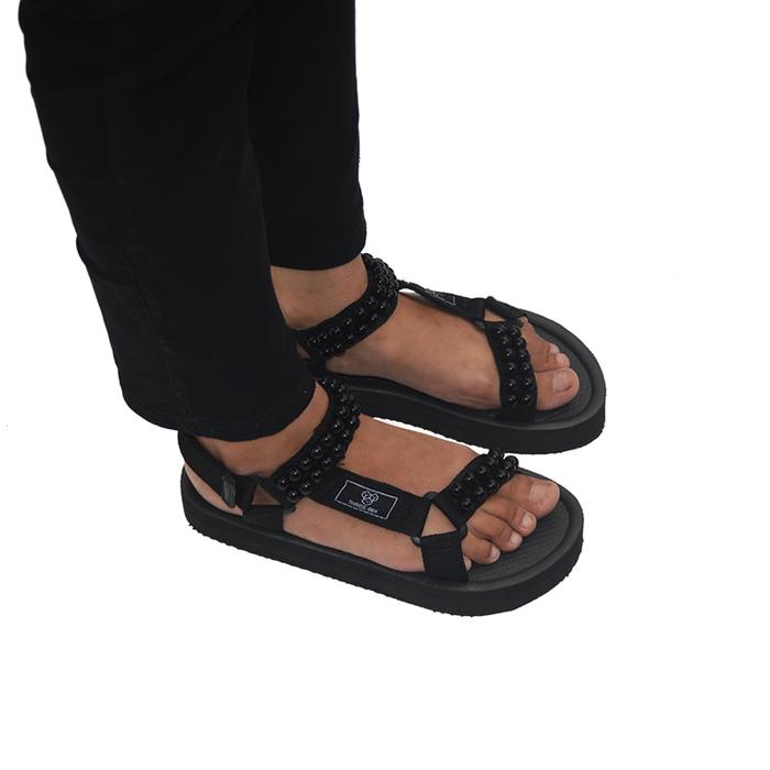 Gambar THREE BOX - Sandal Gunung Tali Mutiara Platform Medium Jumbo - MasivMT - Black, 38 dari Three box Footwear undefined Tokopedia