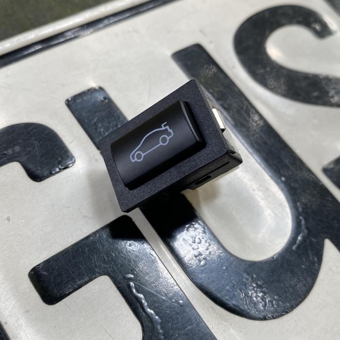 Gambar Bmw F10 F30 F18 F20 E84 Switch Tombol Bagasi Trunk Interior - Full Switch dari Fenomena Garage undefined Tokopedia