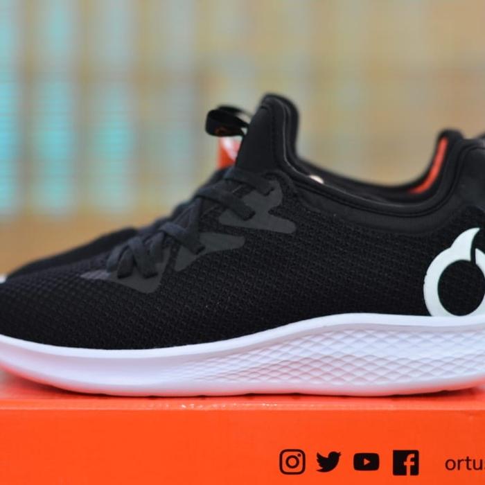 Gambar Sepatu Running Original Ortuseight Python - Hitam, 41 dari 26sport.ID undefined Tokopedia
