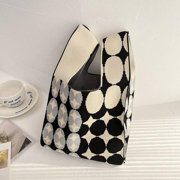 Gambar BUFFOLLOW Vacay Tote Bag / Tas Rajut Korea / Knitted Tote Bag Thailand - Circle - Hitam dari DE VINTAGE BEAUTY undefined Tokopedia