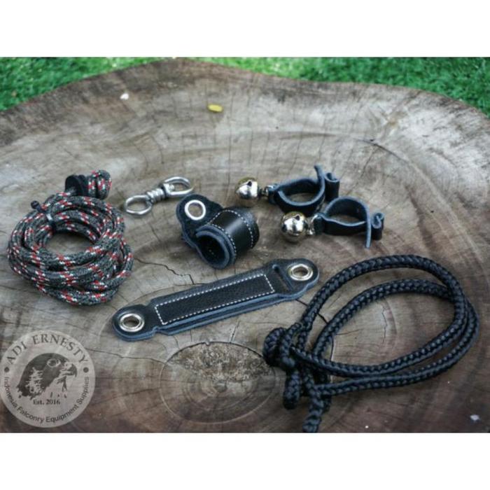 Gambar ikat kaki burung hantu / elang . Anklet double layer with braided - Black, Bubo Sumatranus dari Ganam Style undefined Tokopedia