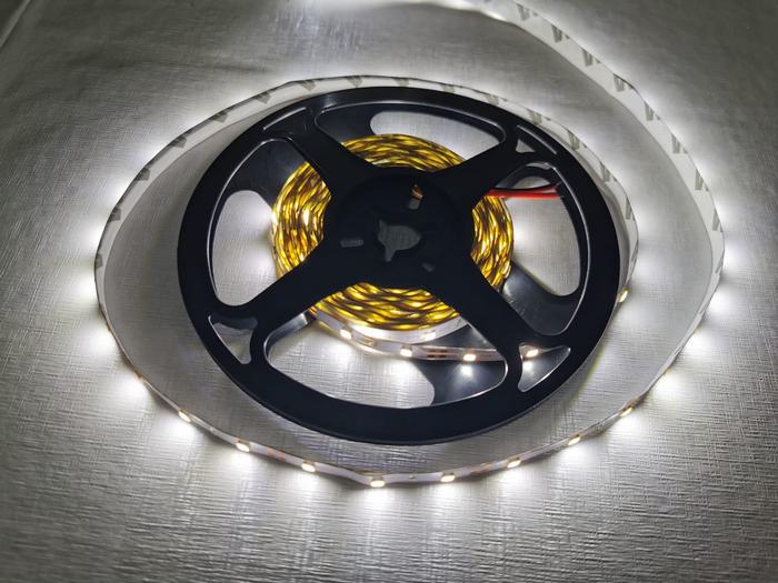 Gambar LED STRIP 2835 60 LED 5 METER IP 33 12V - White - Putih - Putih, indor dari Cahaya indah Led undefined Tokopedia