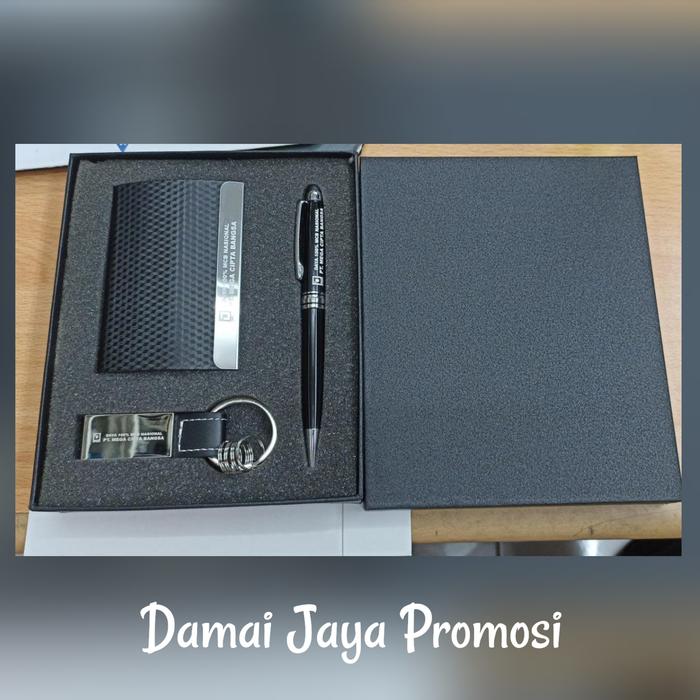 Gambar Premium Gift Set 3 In 1 (GantunganKunci Kotak , Pen & Name Card Case ) - Polos dari Damai-Jaya-Promosi undefined Tokopedia