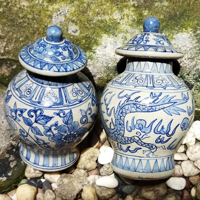 Gambar Guci pajangan keramik vintage dari Waroeng Xangga undefined Tokopedia