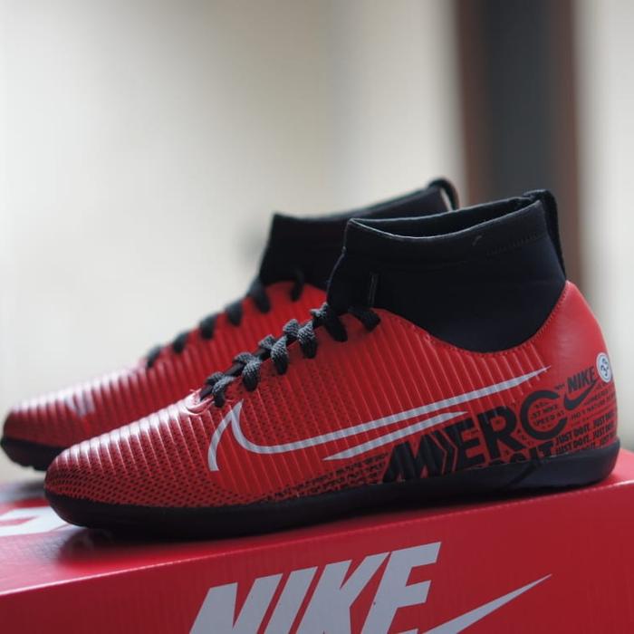 SEPATU FUTSAL NIKE HYPERVENOM UNTUK ANAK-ANAK Merah, 33
