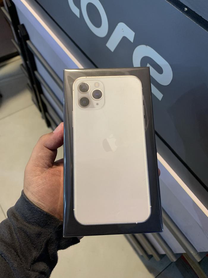 空箱 付属イヤホン SIMピン iPhone11グリーン つまむ