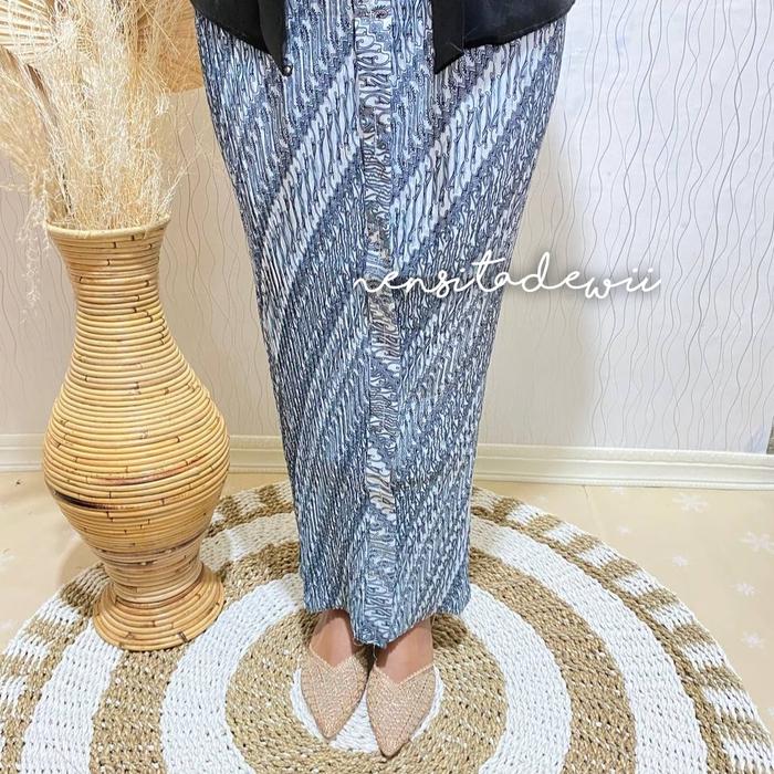 Gambar Kebaya Kutubaru + Rok Plisket / Model Saskia, Nuansa Navy - Parang Putih, XL dari Nensitadewi Wedding undefined Tokopedia