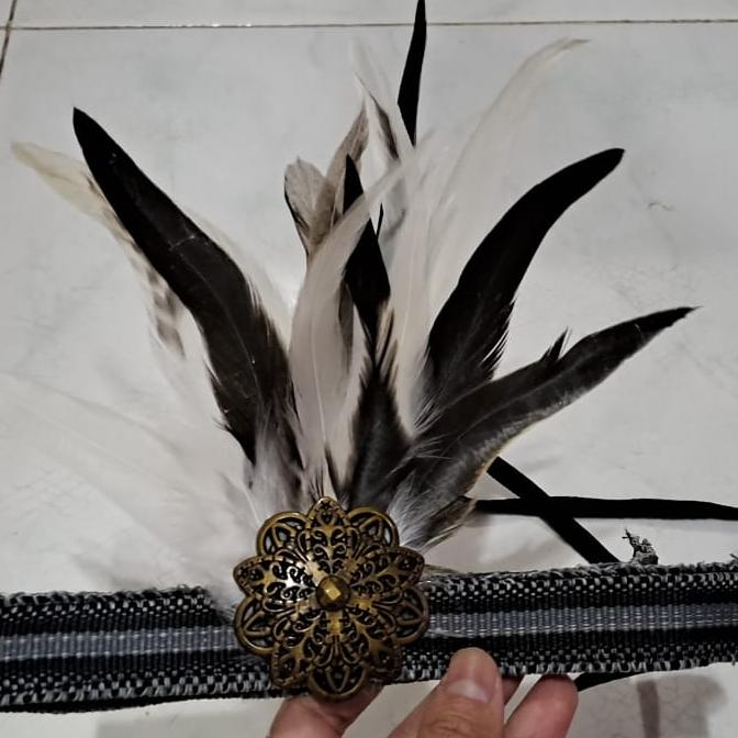 Gambar topi bulu papua / topi tari papua / topi bulu ayam / topi dayak bulu - Putih dari raffgo15 undefined Tokopedia