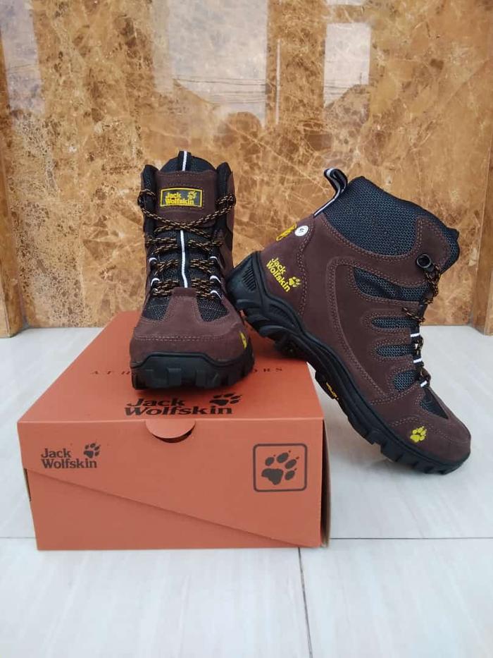 Gambar sepatu gunung pria/sepatu jackwolfskin summit suede mercy sol rubber - Coklat, 39 dari fianie shoes undefined Tokopedia