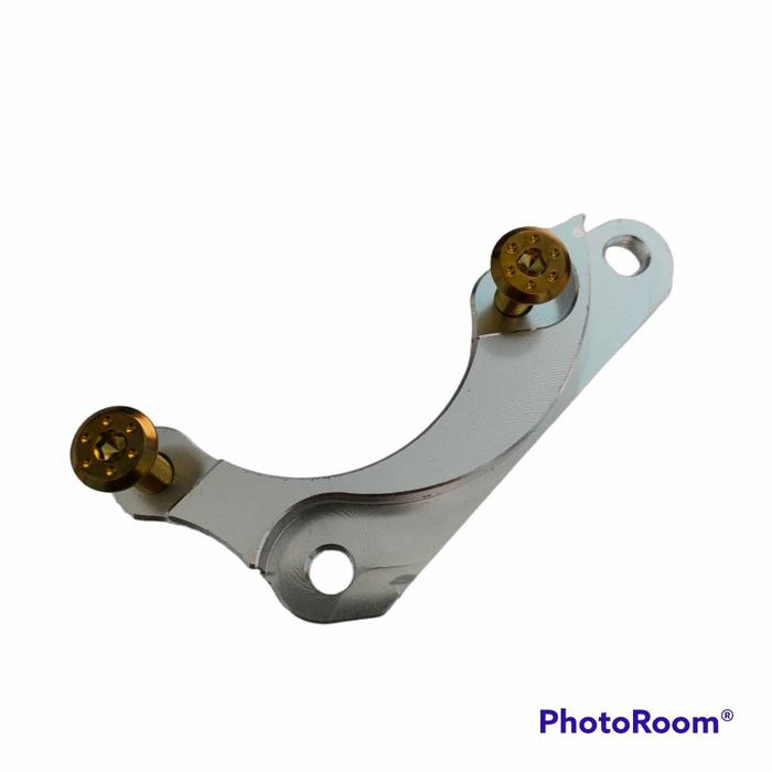 Gambar BREKET KALIPER NISSIN 2 PISTON PLUS BAUT / MIO XEON SOUL / DISC 200m - Plus Baut Gold dari IRON HOUSE undefined Tokopedia