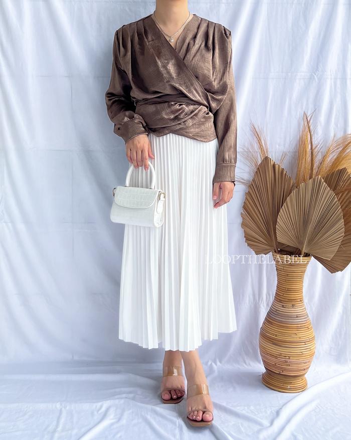 Gambar KALISA WRAP TOP / ATASAN SATIN / BLOUSE WANITA - WALNUT dari loopthelabel.id undefined Tokopedia