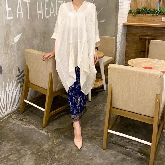 Gambar BLOUSE KAFTAN TUNIK ARUNA VISCOSE SEMI SUTRA (hanya atasan) - Putih, all size dari batikantiku undefined Tokopedia