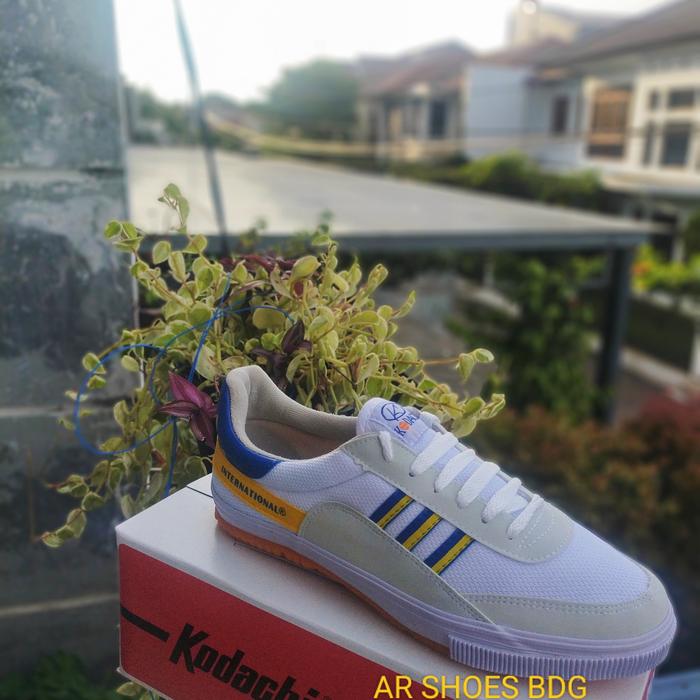 Gambar SEPATU OLAHRAGA KODACHI 8116 KUNING/SEPATU BADMINTON/SEPATU CASUAL - PUTIH KUNING, 43 dari Alana 2018 undefined Tokopedia