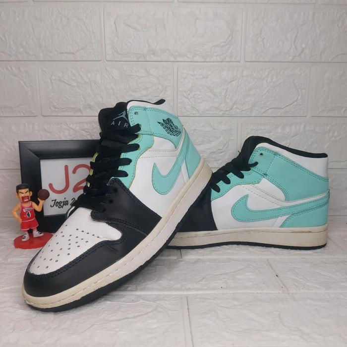 Sepatu Jordan Mid Tropical Twist Size 40 In Sole 25cm Made In China