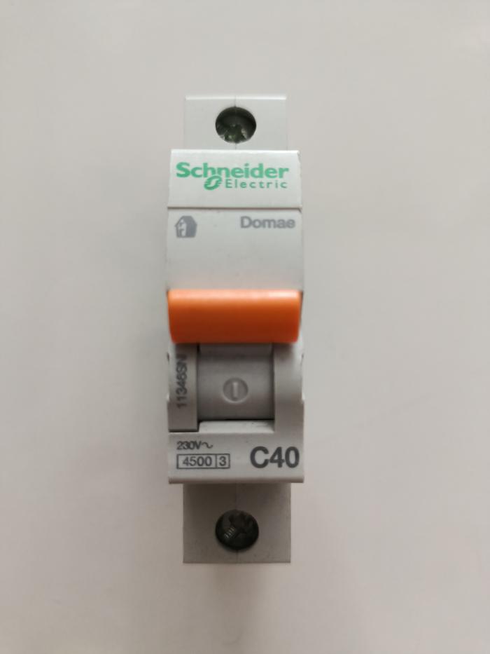 Gambar MCB SCHENEIDER Domae 1 Phase 2A - 4A - 20A - 25A - 32A - 40A Original - 40A dari SumberListrik undefined Tokopedia