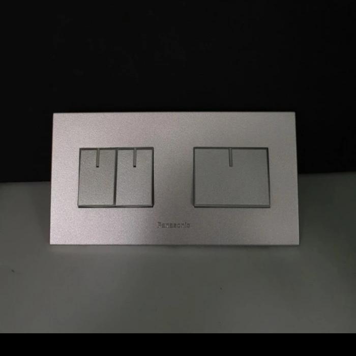 Gambar saklar sakelar 3gang 3 gang triple silver mws panasonic - SILVER MWS dari PROLED ELECTRIC undefined Tokopedia