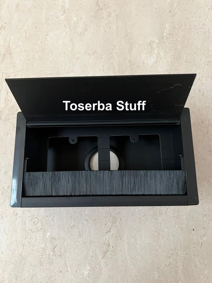 Gambar TRAP DOOR GROMMET MEJA HITAM BOX PENGAMAN STOP KONTAK BAHAN ALUMINIUM - 1 LUBANG dari TOSERBA STUFF undefined 5 Tokopedia