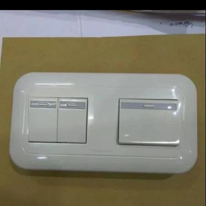 Gambar saklar sakelar 3gang 3 gang triple silver mws panasonic - WIDE SERIES dari PROLED ELECTRIC undefined Tokopedia