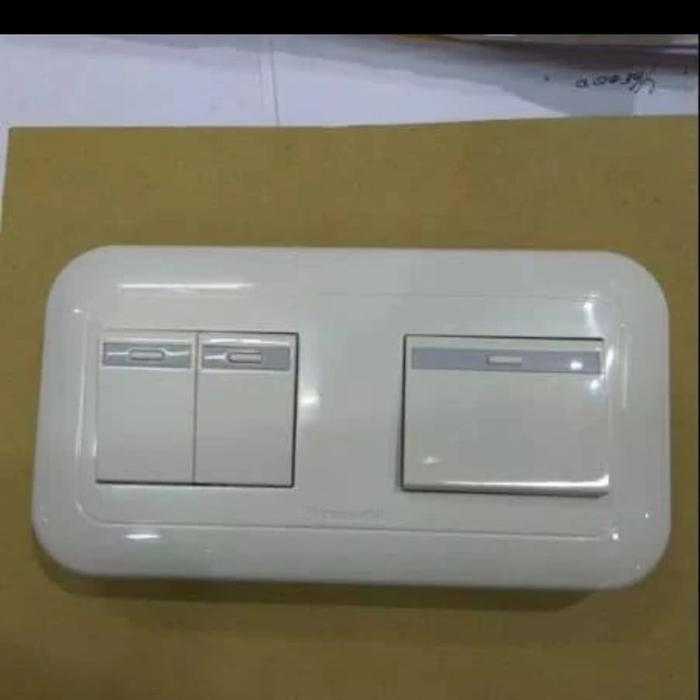 Gambar saklar sakelar 3gang 3 gang triple silver mws panasonic - WIDE SERIES dari wewe electric undefined Tokopedia