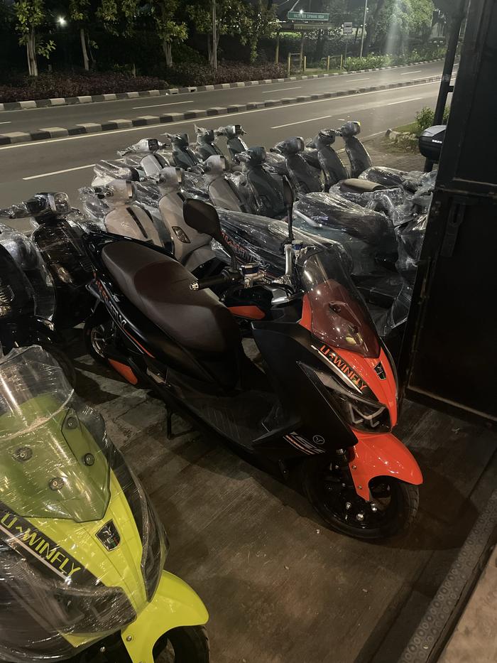 Gambar Sepeda Motor Listrik Uwinfly X6 By UWINFLY X 6 Electric nmax pcx Batre - Black Orange dari Sepeda dan Motor Listrik undefined Tokopedia