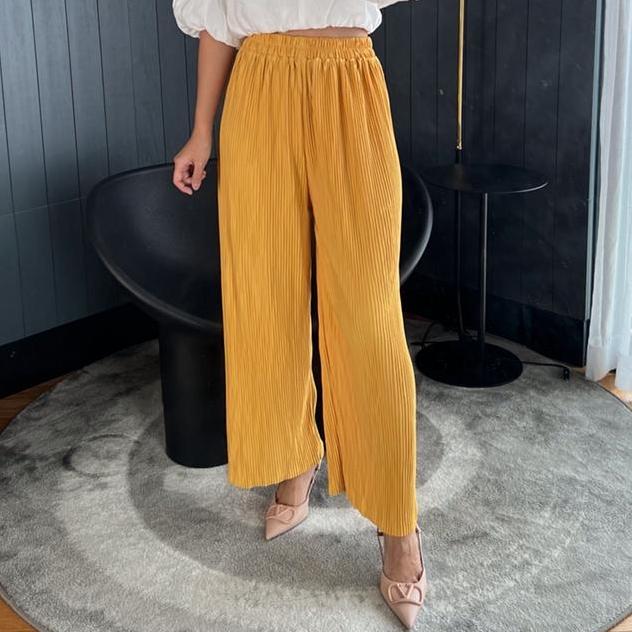 Kokraklari osilgan porno videolar Porno katta eshaklar