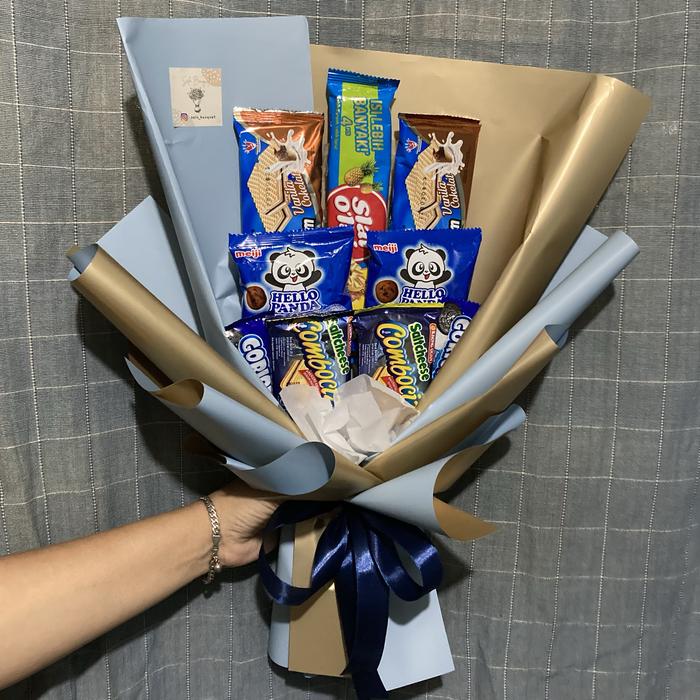 Gambar [READY] Snack Bouquet 1 [Buket Snack, Buket Coklat, Buket Boneka] - Blue B dari selobouquet undefined Tokopedia