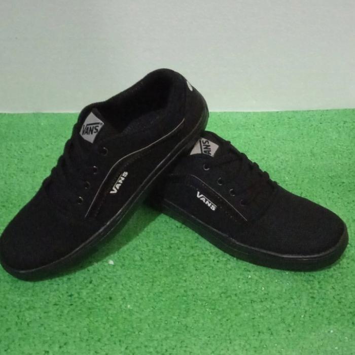 Gambar Sepatu sneakers hitam polos pria dan wanita sepatu kets sepatu sekolah - Hitam, 36 dari Marcell_collection undefined Tokopedia