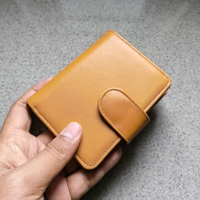 Gambar dompet kartu kulit sapi asli unisex banyak slot plastik premium - tan dari pokugashop undefined Tokopedia