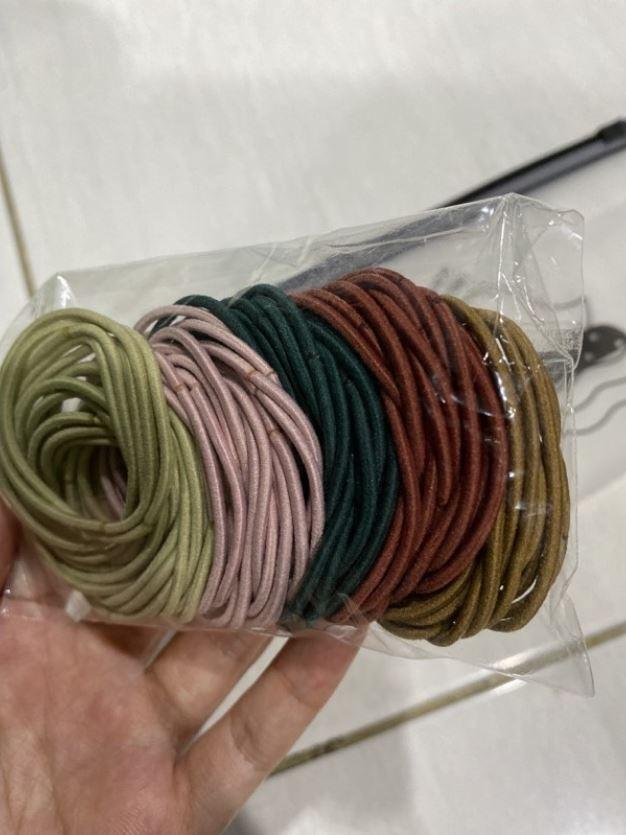 Gambar Kunciran Rambut Ala Korea Ikat Rambut Isi 100 pcs Plus Gratis Pouch - Mix Dark Pastel, isi 100 dari Fia n Faiza Shop undefined Tokopedia