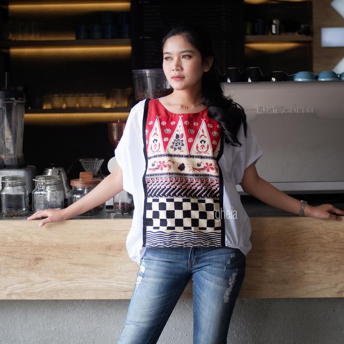 Gambar Malika blouse katun feat batik - Putih dari BATIKGHEIA undefined Tokopedia