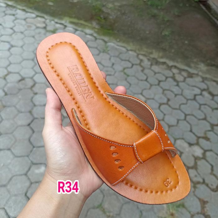 Gambar sandal kulit wanita seri ban 2 warna - R34, 39 dari DEEP SEA COLLECTION undefined Tokopedia