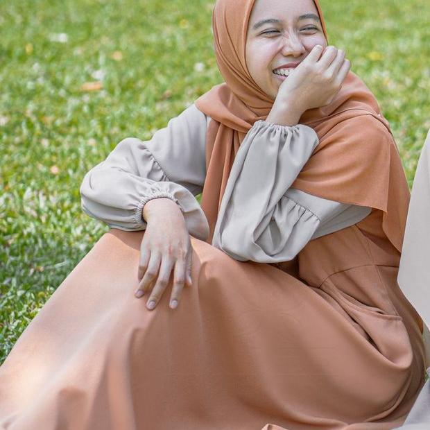 Gambar Gamis Ayumi New Hijab Alila Tangan Balok Wollycrepe Busui - Cream Brown, L dari Ayyabina & Hijab Alila undefined 5 Tokopedia