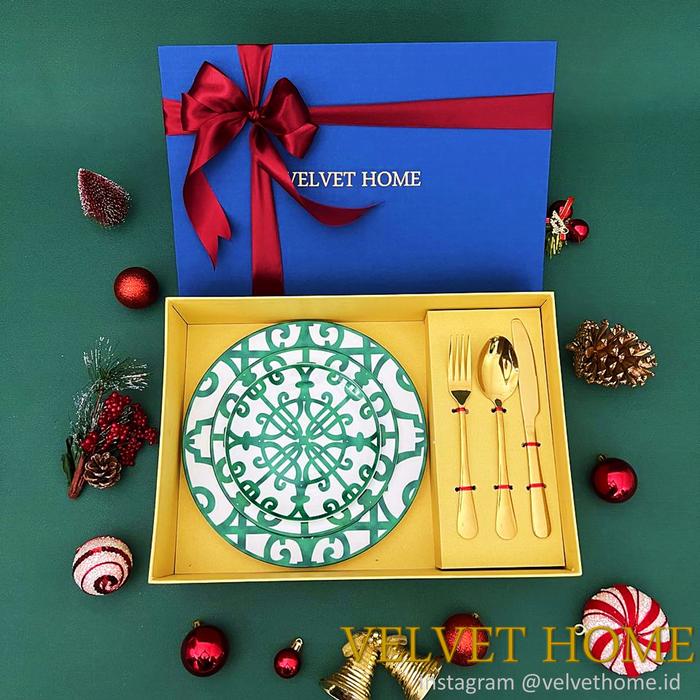 Gambar Set Hampers Piring plate sendok garpu kado natal lebaran idul fitri - Green Glam dari velvethome.id undefined Tokopedia
