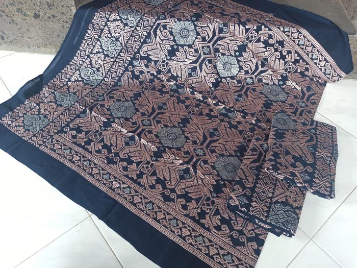 Gambar Setelan baju Adat Bali anak perempuan / cewek-Kebaya kamen 1-5 tahun - Navy, 3 th dari Neo Busana Adat Bali undefined Tokopedia