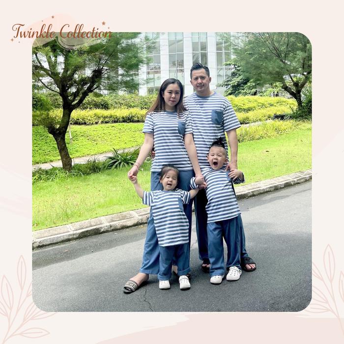 Gambar Family Couple Baju Keluarga Set Piyama Anak Unisex Kaos Katun GREET - Salur Biru, Size 2 4 6 PP dari Twinklecollection undefined Tokopedia