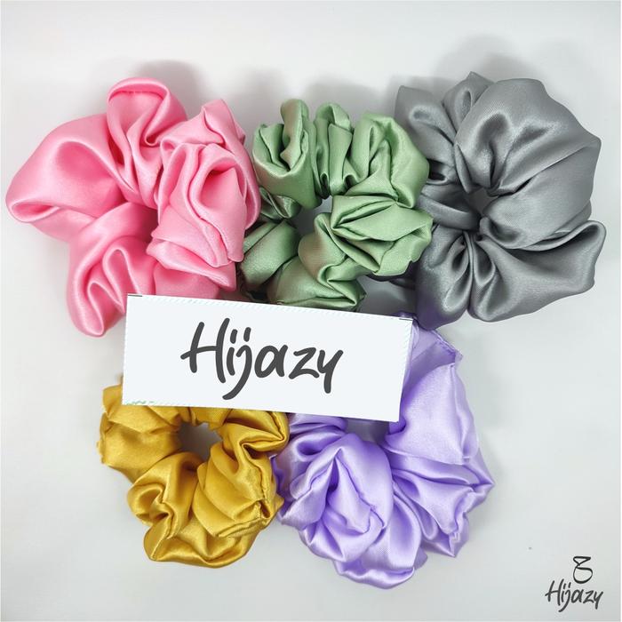 Gambar Scrunchie HIGH QUALITY Ikat Rambut bahan Satin / Cepol Kuciran Rambut - Merah Muda dari Hijazy Apparel undefined Tokopedia