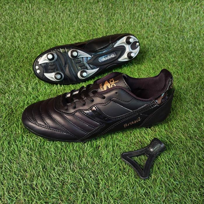 Gambar COD Sepatu Bola Kulit Diadora Brasil Pull Besi Premium - Full Black, 39 dari CV. Aneka Helm Surabaya undefined Tokopedia