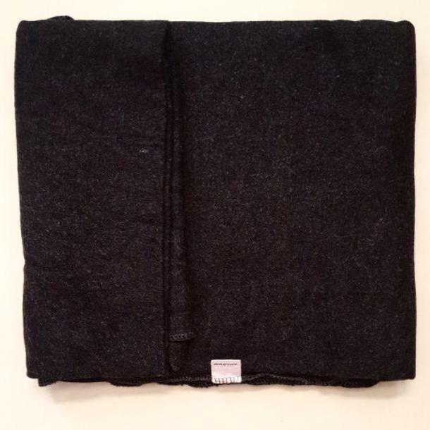 Gambar SELIMUT Garuda, Malaysian Airlines, Qantas - Qantas Abu Tua dari BERKAH FAMIILYA undefined Tokopedia