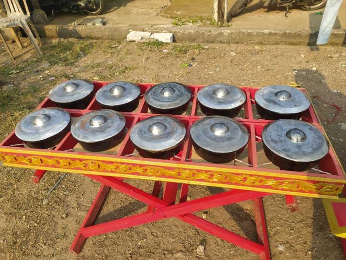 Gambar GAMBANG DAN KROMONG ALAT MUSIK TRADISIONAL GAMBANG KROMONG - KROMONG dari Kiyo Tehyan undefined Tokopedia