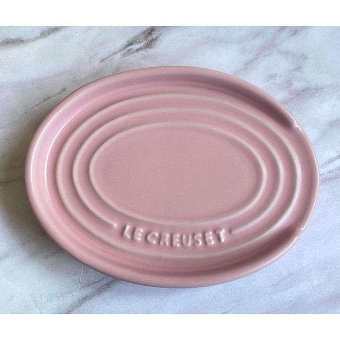 Gambar Le creuset original SPOON REST - Oval Sugar Pink dari Celiebox undefined Tokopedia