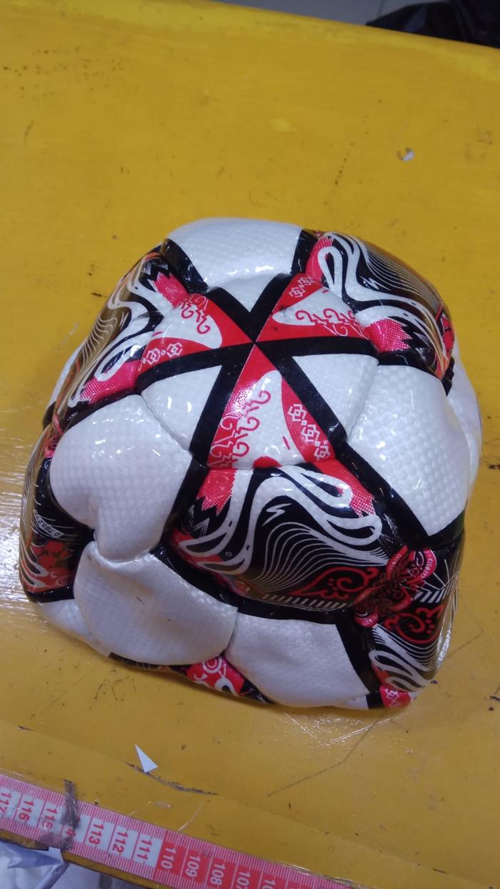 Gambar Bola Football Bosport Murah Berkualitas - MERAH HITAM dari Nyari undefined Tokopedia